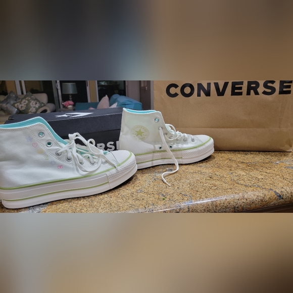 Shoes - Picture 2 of 3